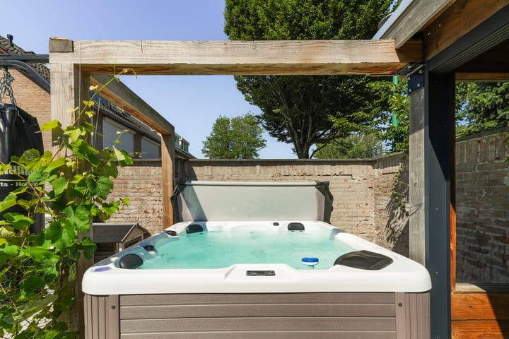 Photo 31 of Hugo van der Goesstraat 6