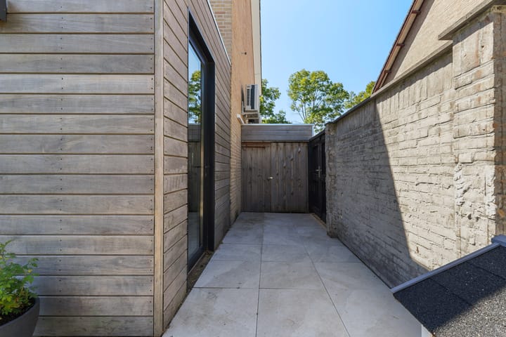 Photo 34 of Hugo van der Goesstraat 6