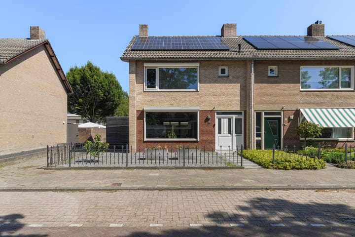 Photo 37 of Hugo van der Goesstraat 6