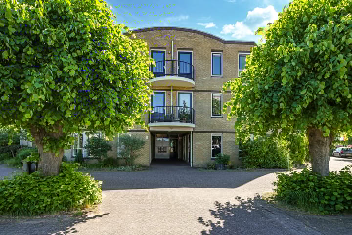 Foto 1 van Charley Tooropstraat 28