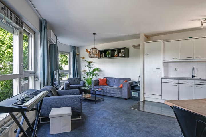 Foto 2 van Charley Tooropstraat 28