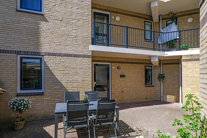 Foto 8 van Charley Tooropstraat 28