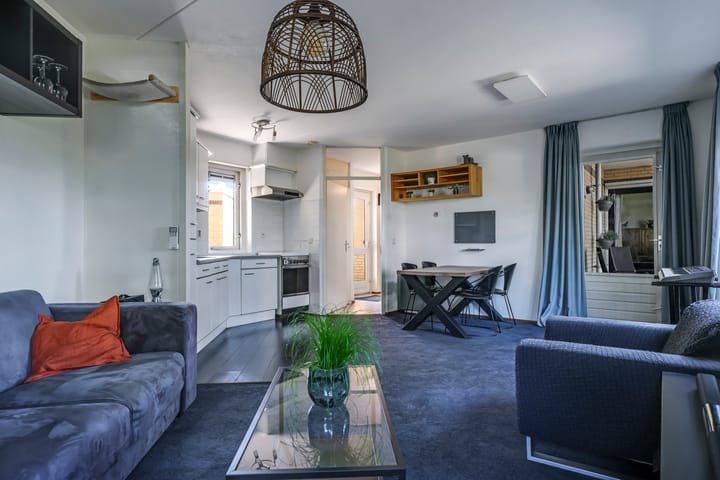 Foto 16 van Charley Tooropstraat 28