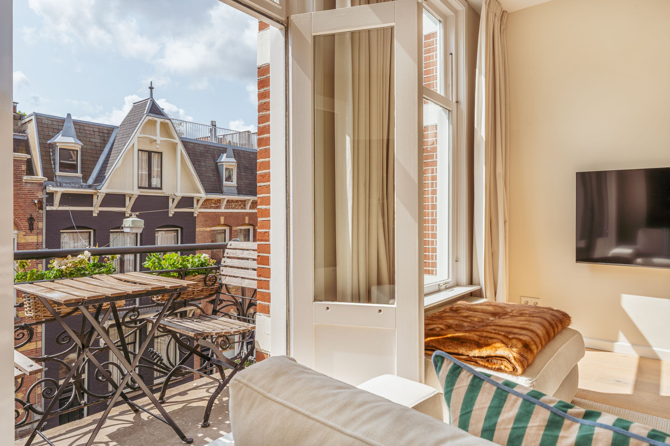 Photo 3 of Van Eeghenstraat 8-2