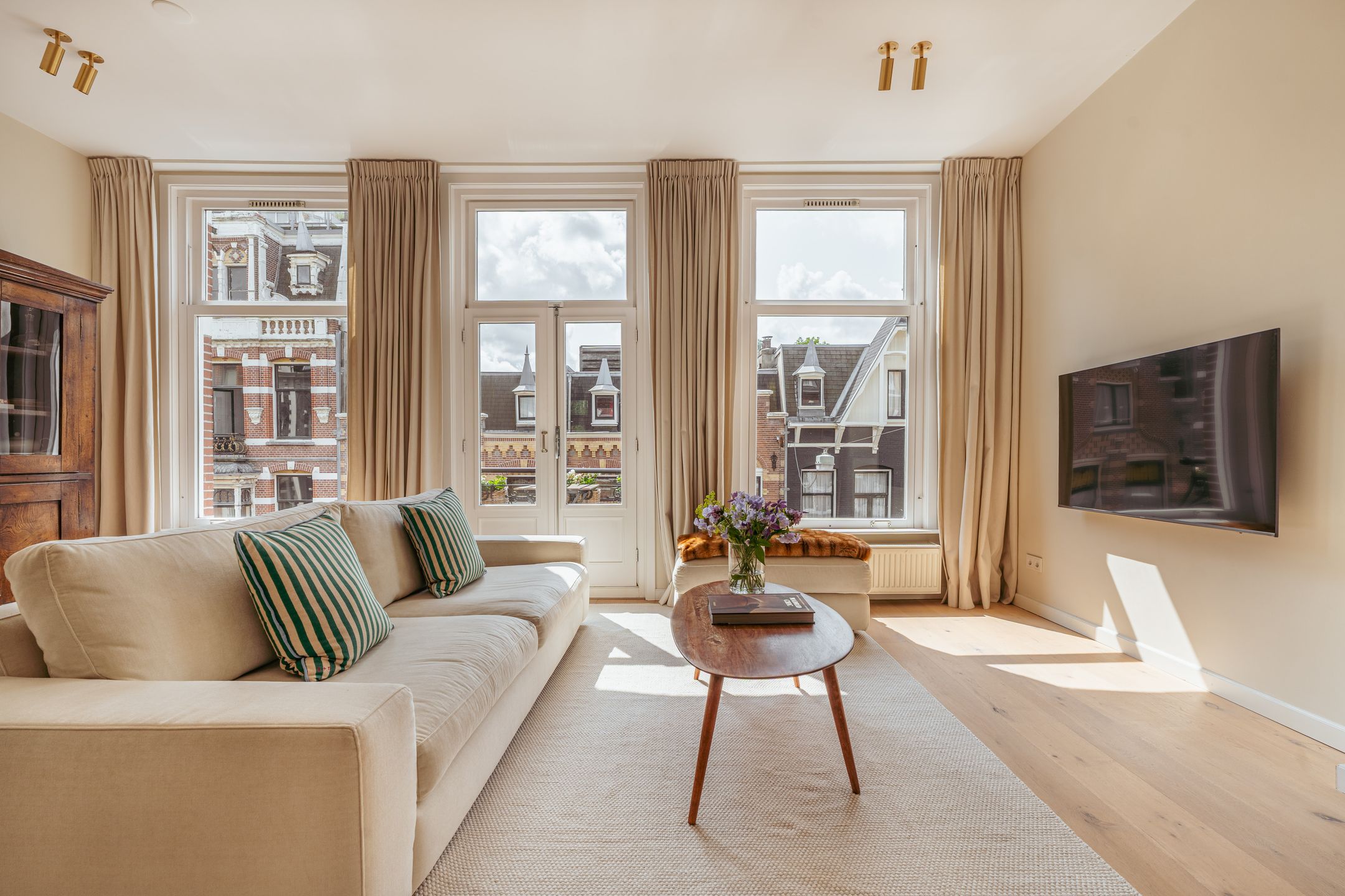 Photo 6 of Van Eeghenstraat 8-2