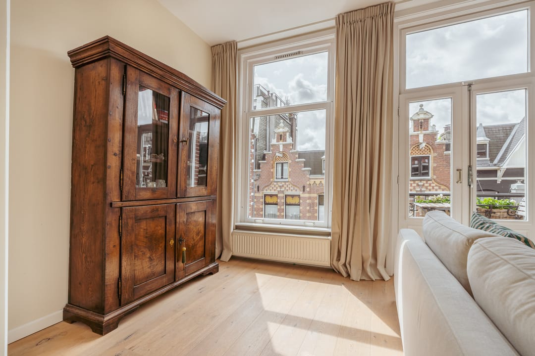 Photo 8 of Van Eeghenstraat 8-2