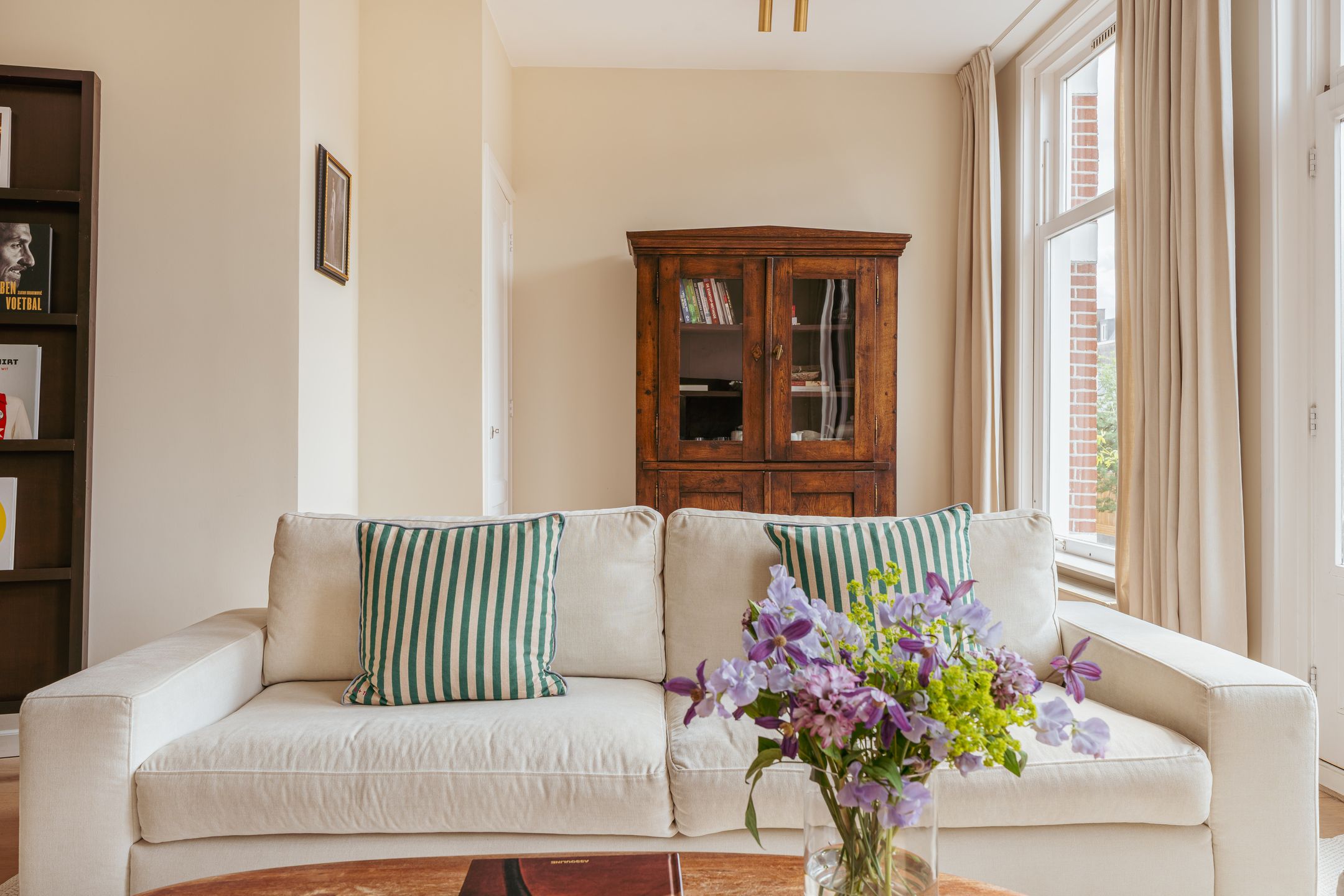 Photo 9 of Van Eeghenstraat 8-2