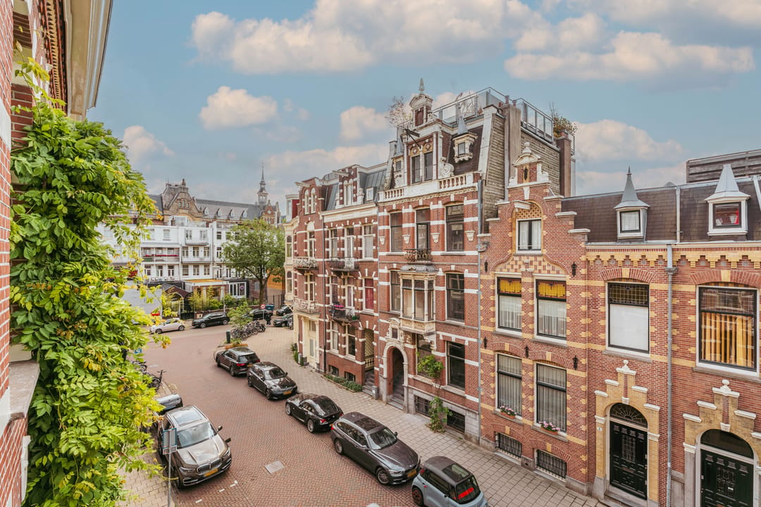 Photo 11 of Van Eeghenstraat 8-2