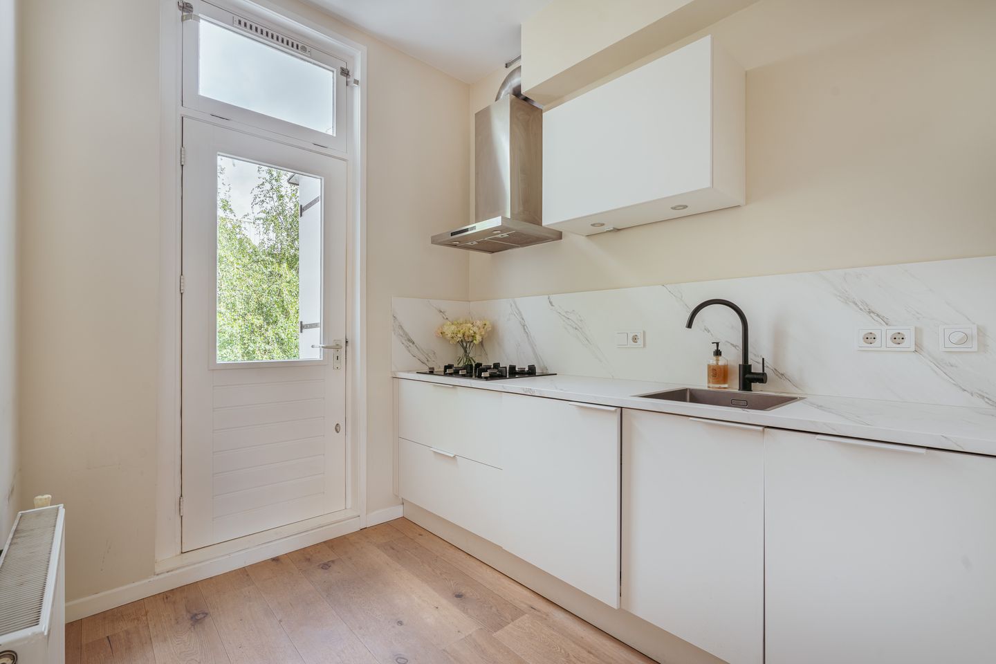 Photo 14 of Van Eeghenstraat 8-2