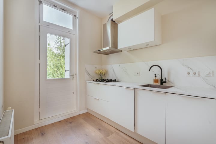 Foto 14 van Van Eeghenstraat 8-2