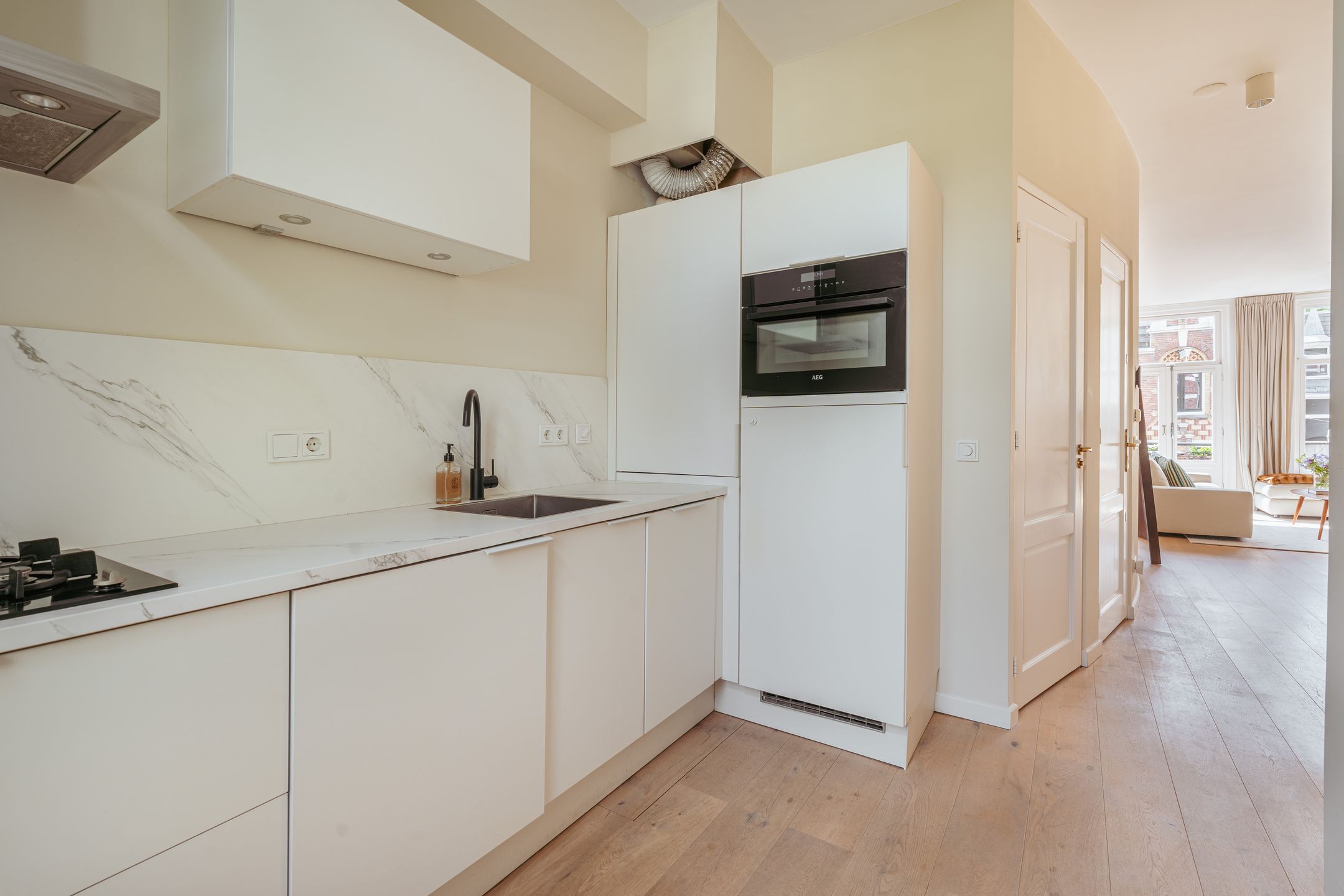 Photo 15 of Van Eeghenstraat 8-2