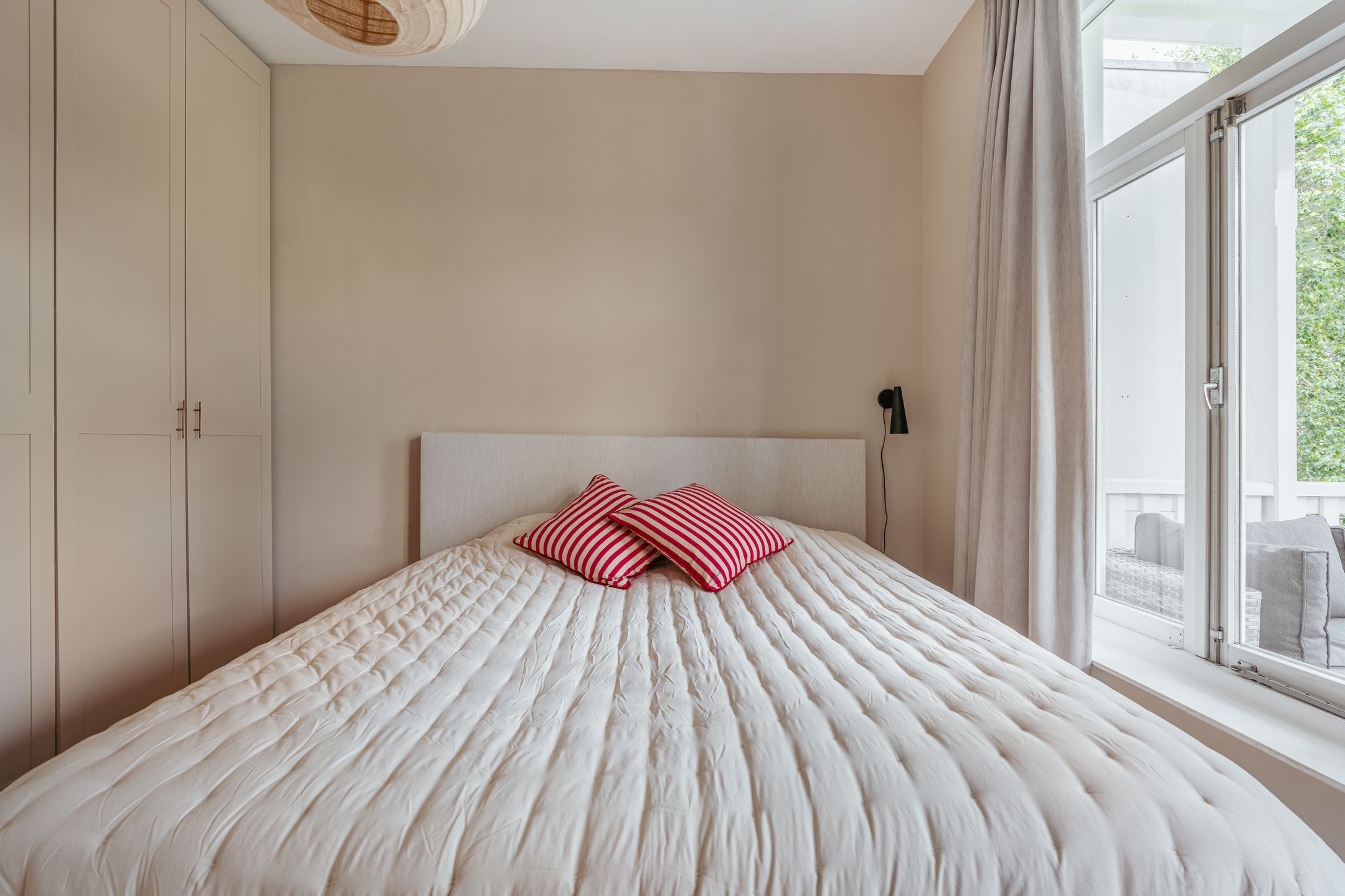 Photo 18 of Van Eeghenstraat 8-2