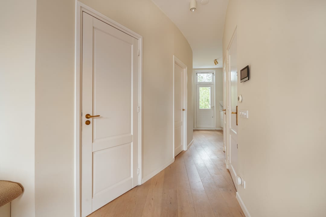 Photo 13 of Van Eeghenstraat 8-2