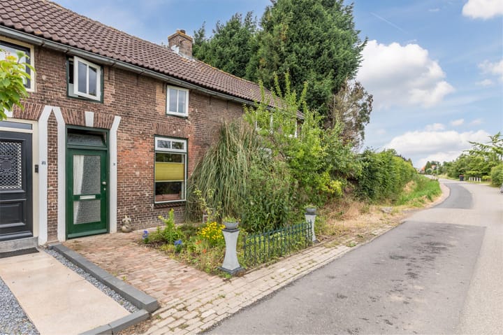 Foto 50 van Zennewijnenseweg 9