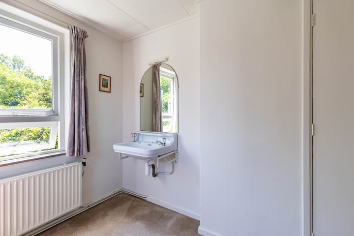 Photo 32 of Middellaan 2