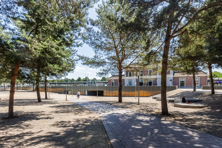 Photo 32 of Stationsdwarsstraat 152