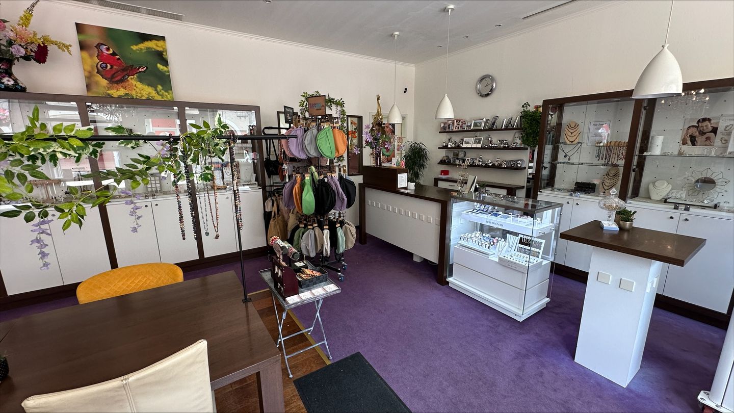 View photo 3 of Furenthela 6