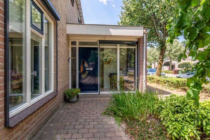 Foto 2 van Van Veldekelaan 2