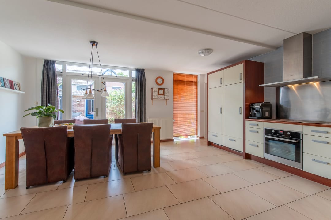 Foto 11 van Van Veldekelaan 2