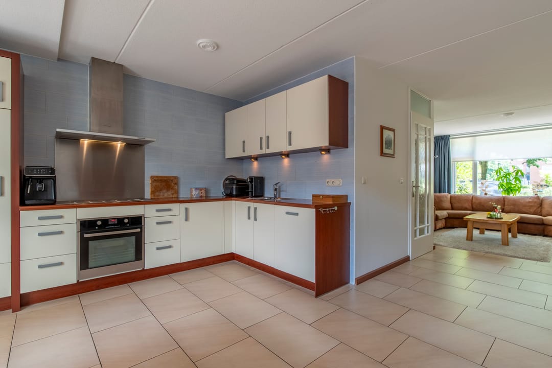 Foto 13 van Van Veldekelaan 2