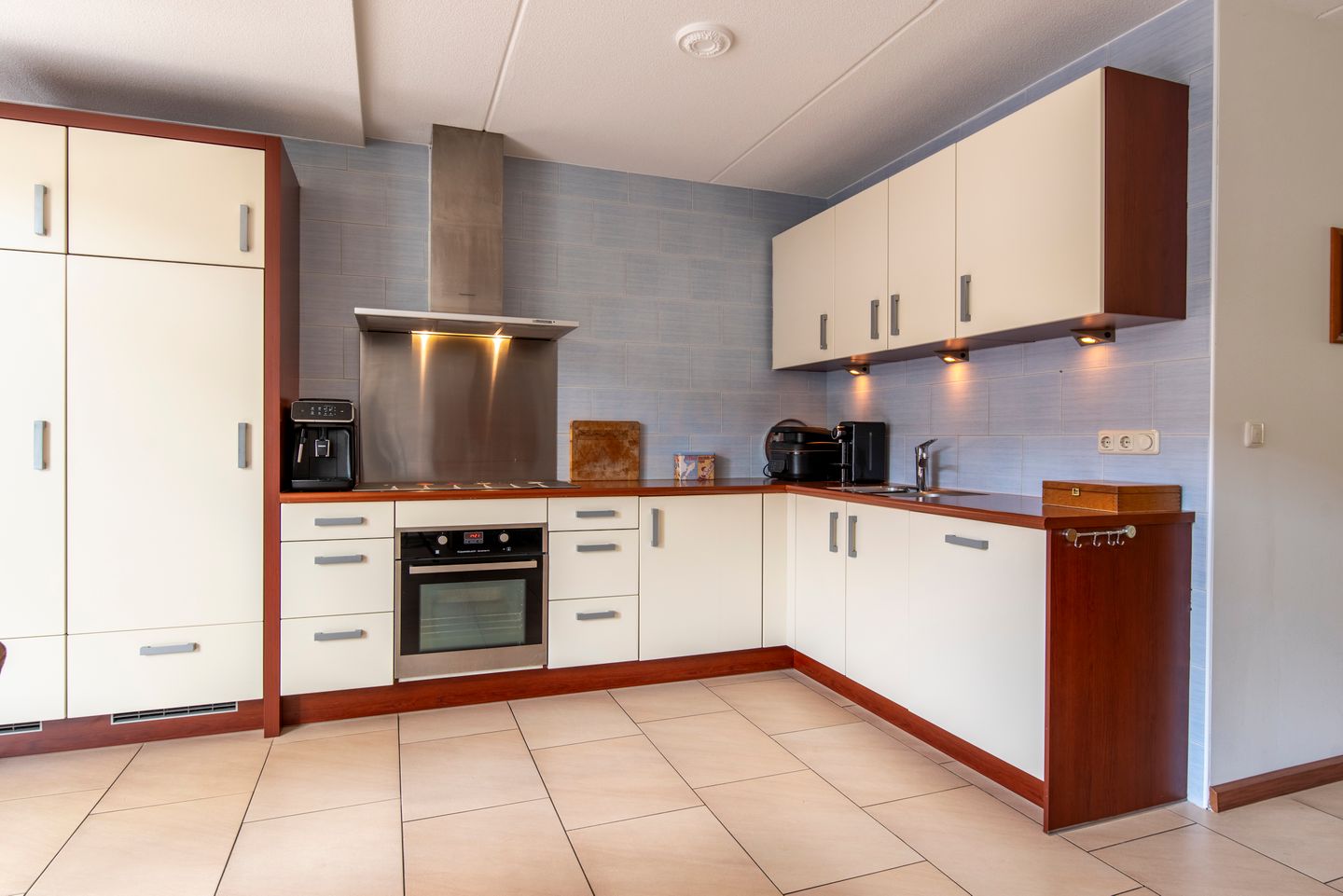 Foto 14 van Van Veldekelaan 2