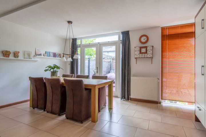 Foto 15 van Van Veldekelaan 2