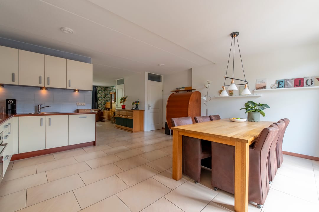 Foto 16 van Van Veldekelaan 2