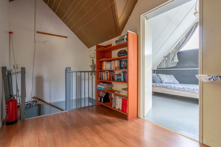 Foto 32 van Van Veldekelaan 2