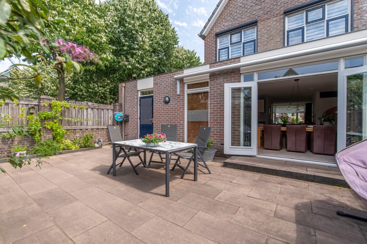 Foto 39 van Van Veldekelaan 2