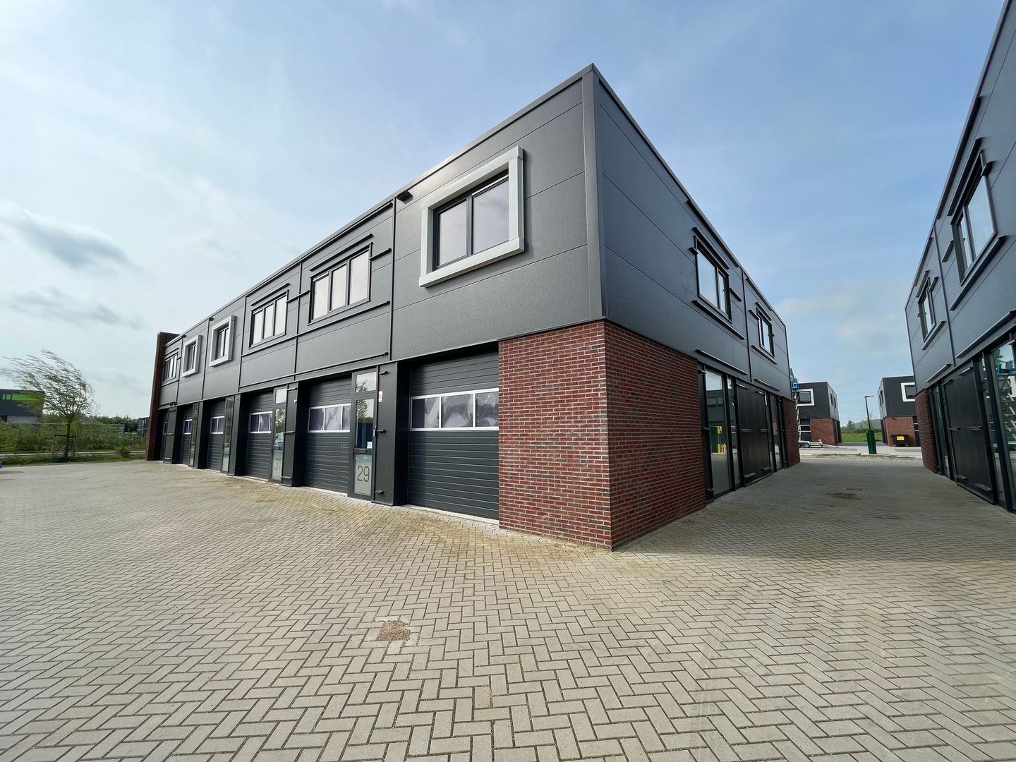 Bekijk foto 1 van Anna van Hoëvellstraat 27