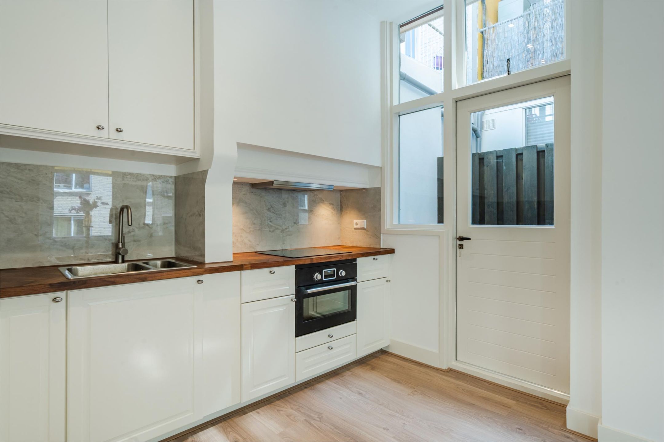 Photo 24 of Van Kinsbergenstraat 1-B