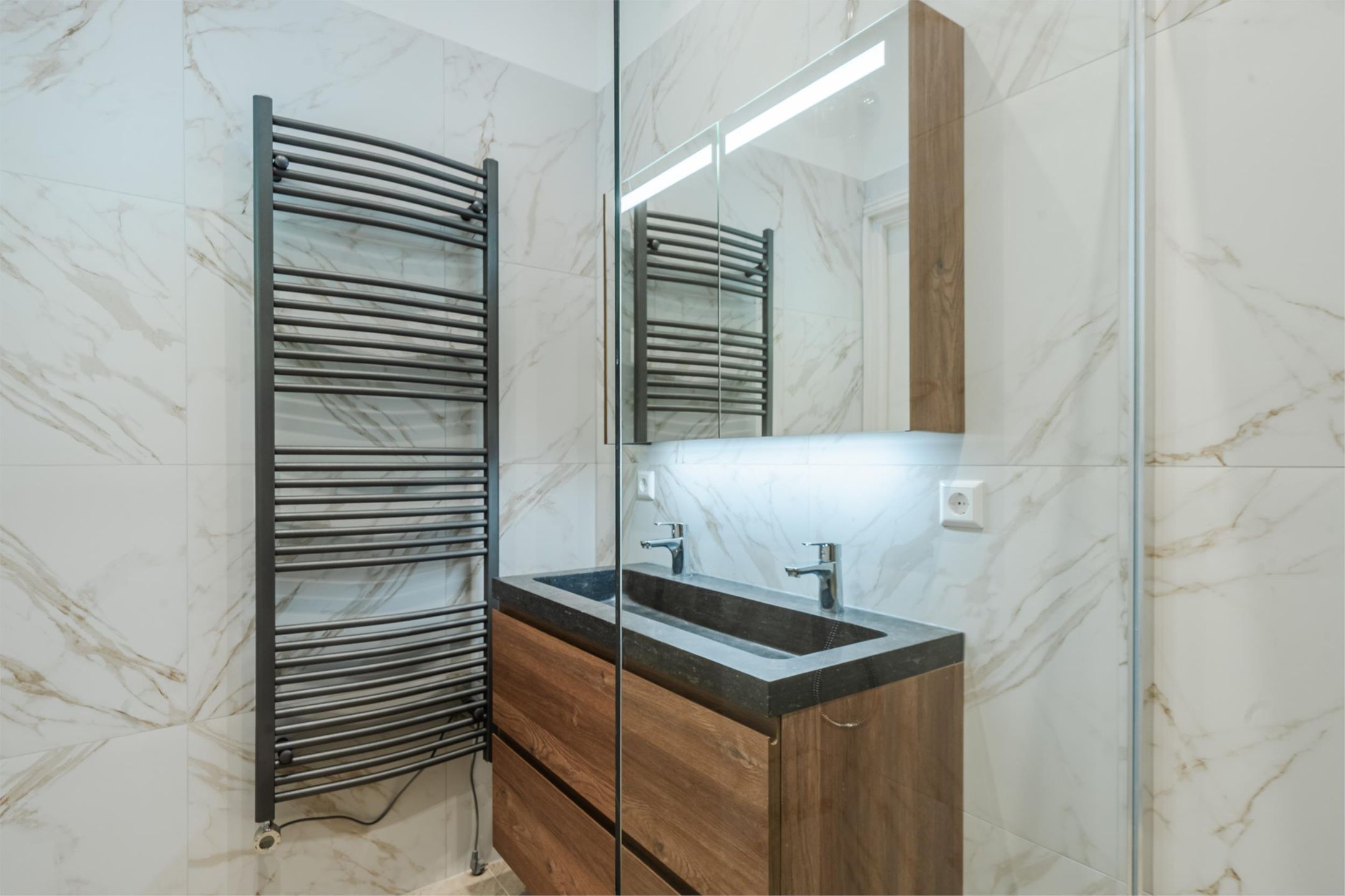 Photo 36 of Van Kinsbergenstraat 1-B