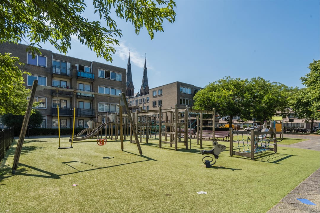 Photo 43 of Van Kinsbergenstraat 1-B