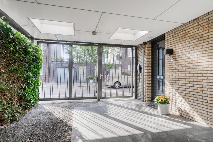 Foto 10 van Uitdamstraat 16