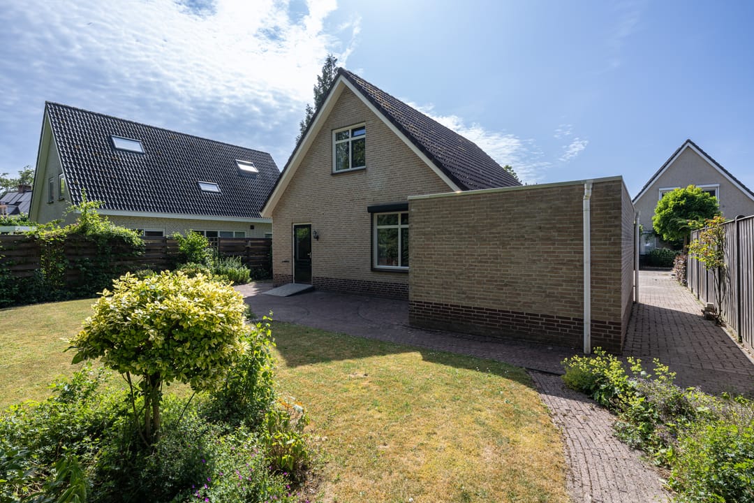 Photo 2 of Diepenbrockstraat 8