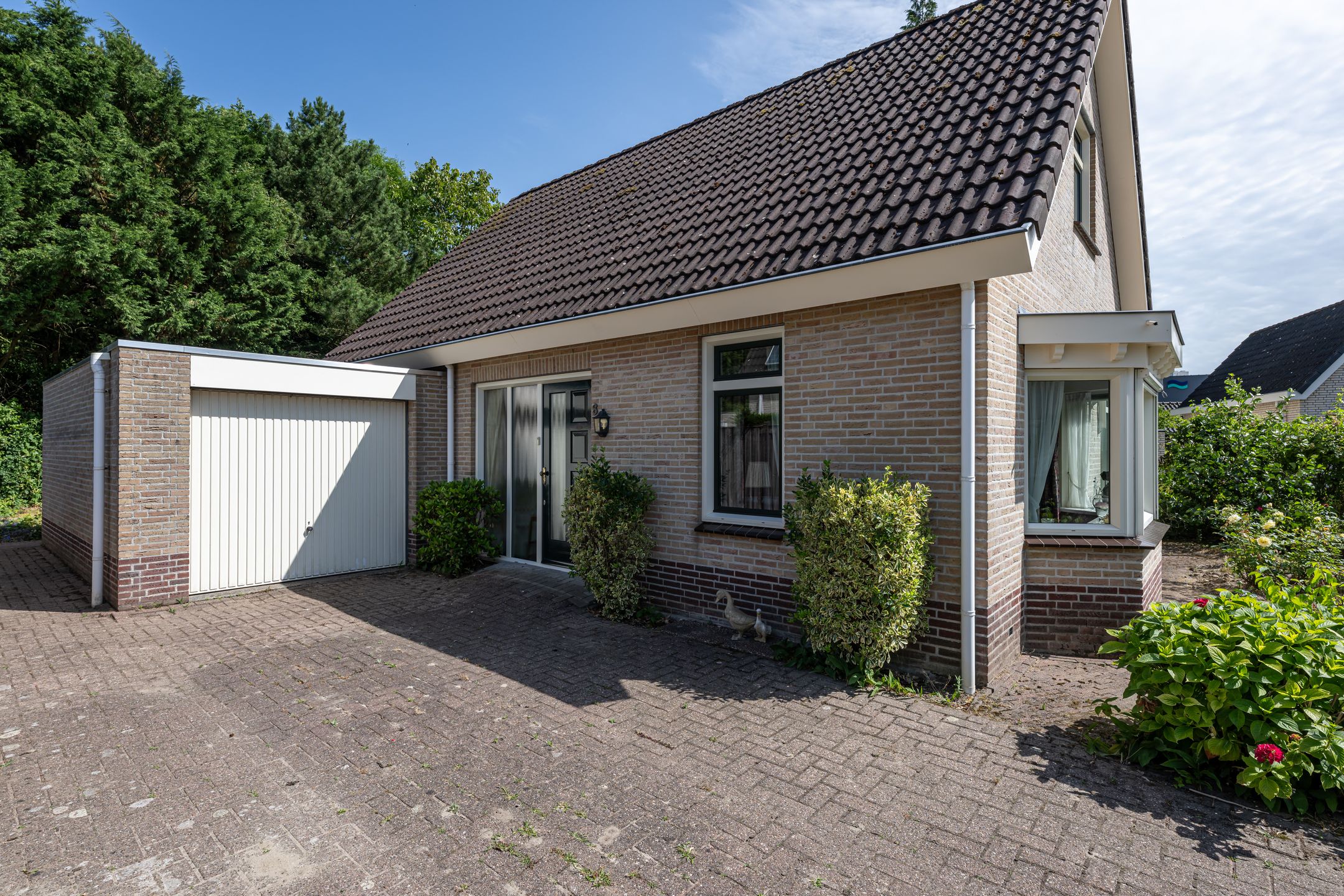 Photo 3 of Diepenbrockstraat 8