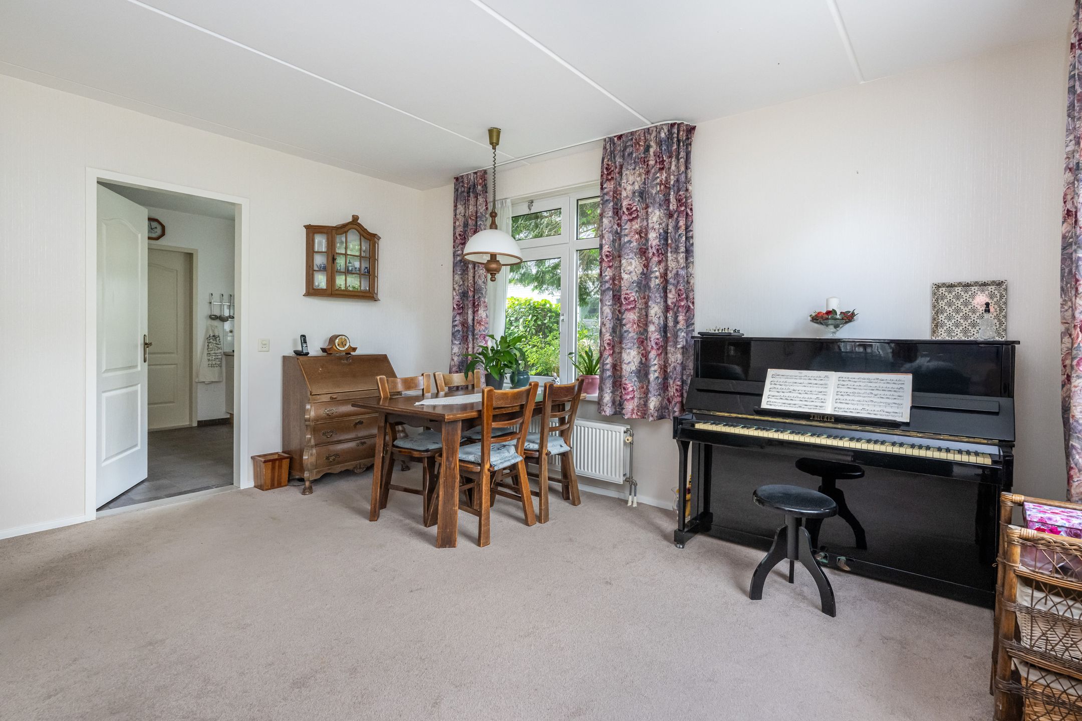 Photo 9 of Diepenbrockstraat 8