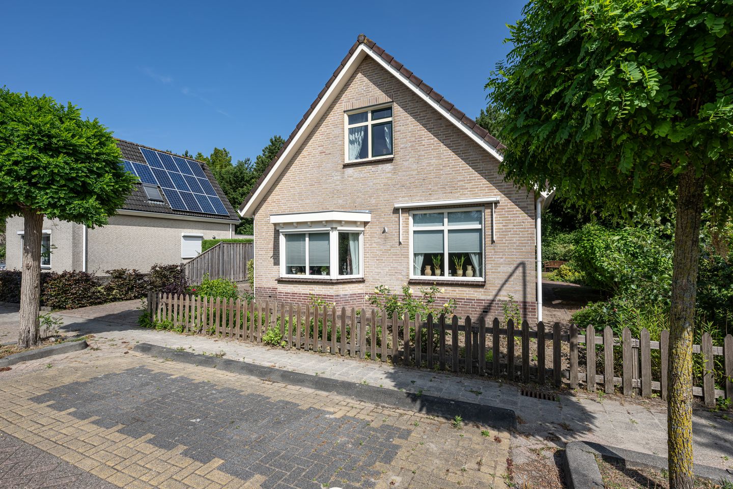 Photo 40 of Diepenbrockstraat 8