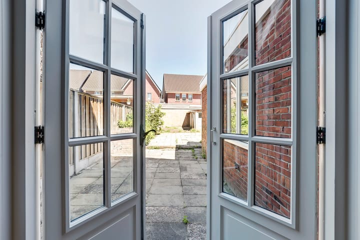 Photo 10 of Bilderdijkstraat 27