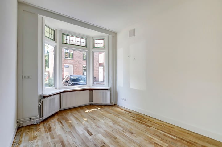 Photo 11 of Bilderdijkstraat 27