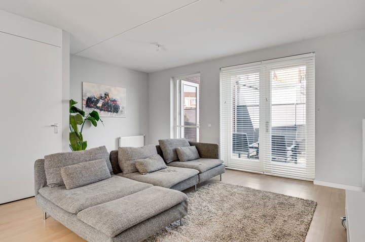 Photo 2 of Frans Strouxstraat 4-K