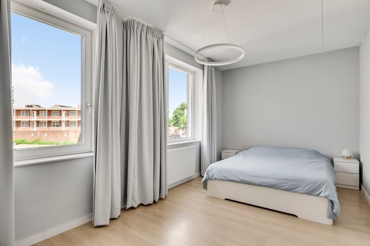 Photo 4 of Frans Strouxstraat 4-K