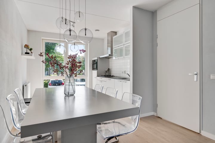 Photo 13 of Frans Strouxstraat 4-K