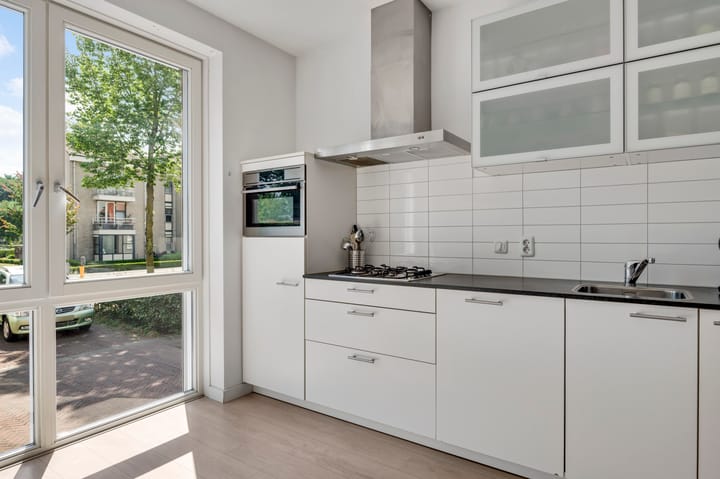 Photo 15 of Frans Strouxstraat 4-K