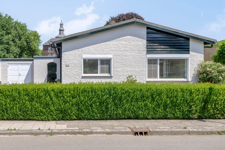 Photo 1 of Michiels van Kessenichstraat 14