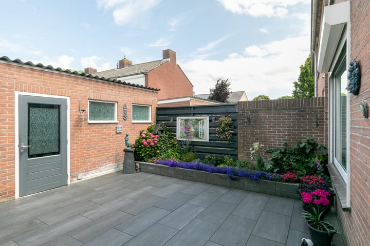 Photo 43 of Karel V Laan 45