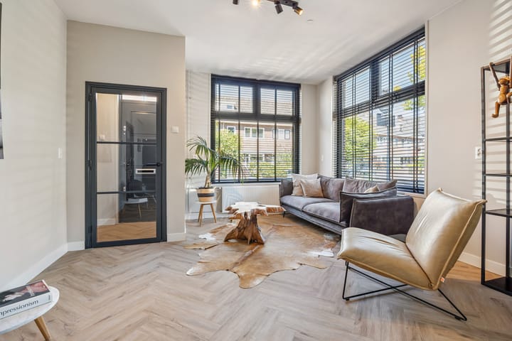 Foto 10 van Esserstraat 42