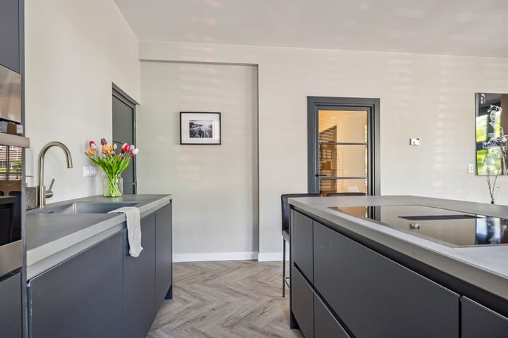 Foto 12 van Esserstraat 42