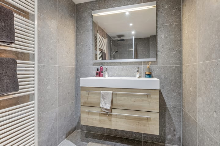 Foto 16 van Esserstraat 42