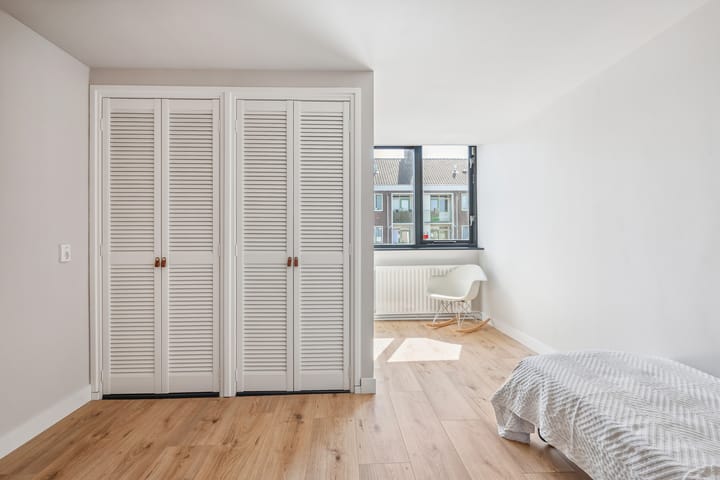 Foto 25 van Esserstraat 42